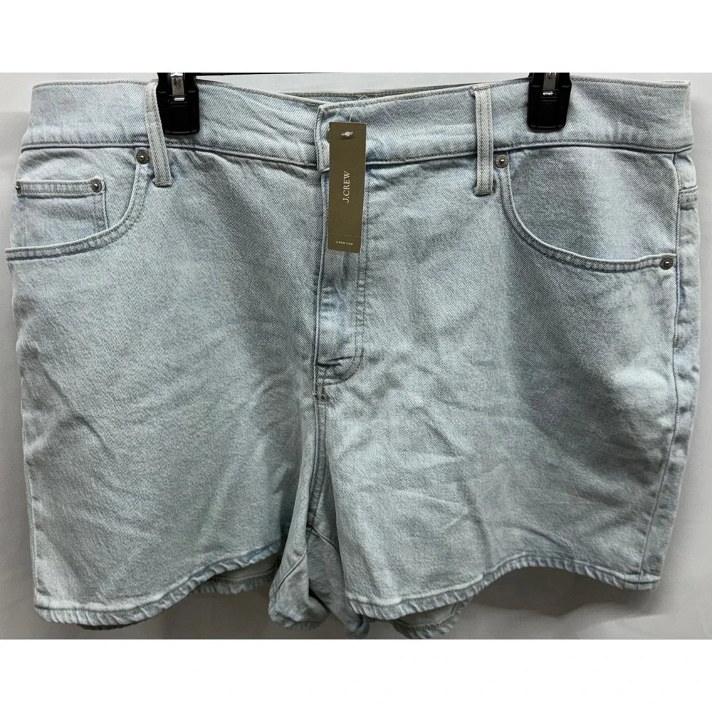 NWT J.Crew Light wash Non-Distress Denim Short Size 35 or US 18 see measurements